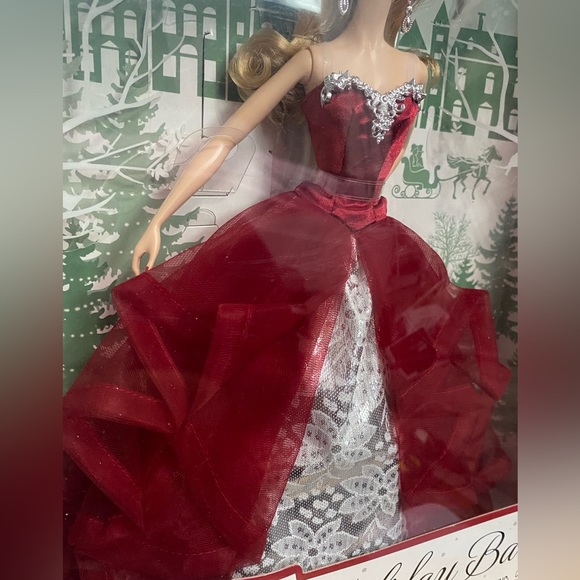 2015 Holiday Barbie - Picture 4 of 6